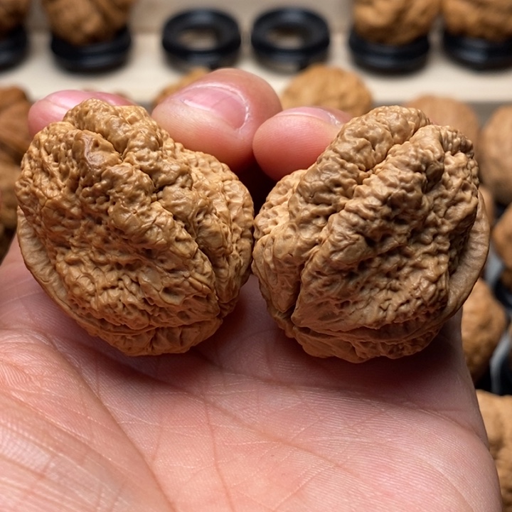 用***8文玩核桃把件………………………………