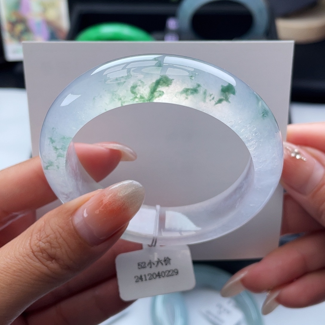 翡翠手镯未镶嵌52圈