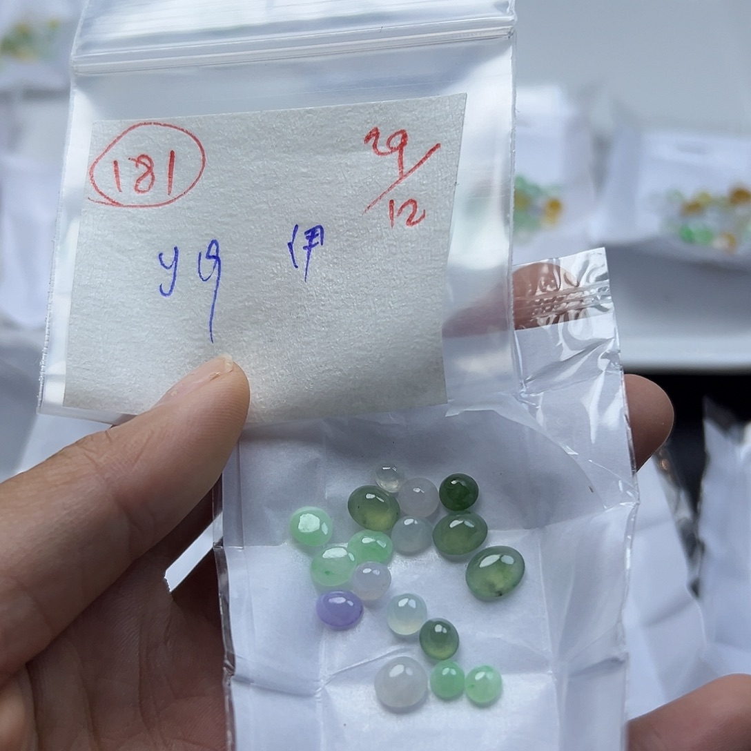 伊***娜定制翡翠未镶嵌翡翠