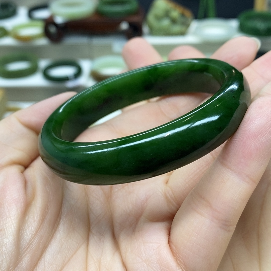 和田玉（碧玉）未镶嵌手镯
