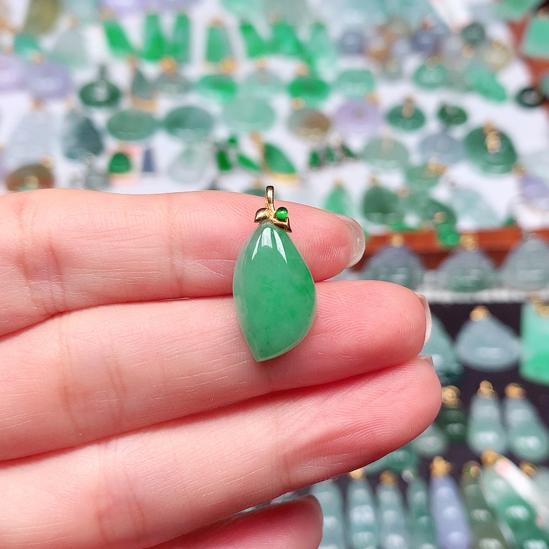 翡翠颈饰18K金镶嵌多*多天然翡翠A货