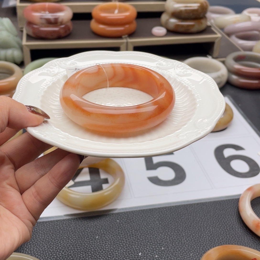 石英质玉未镶嵌手镯