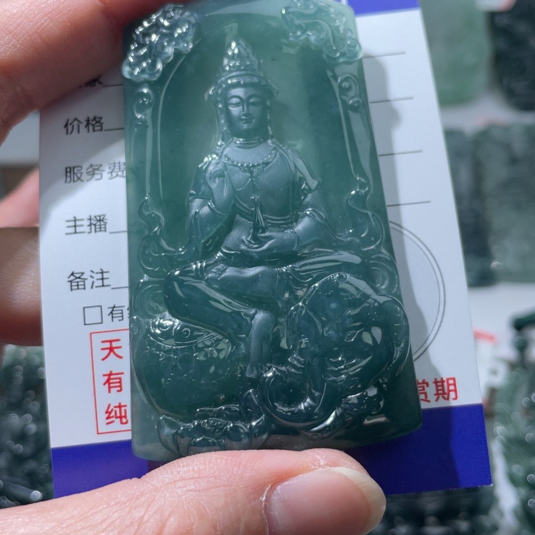 翡翠颈饰未镶嵌爱****子观音