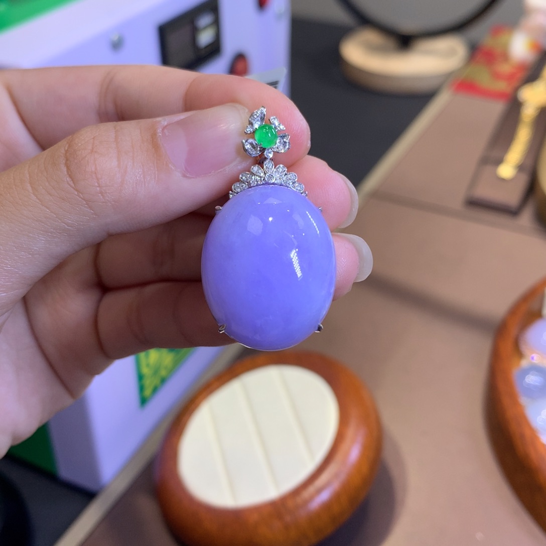 翡翠18K金镶嵌颈饰翡翠