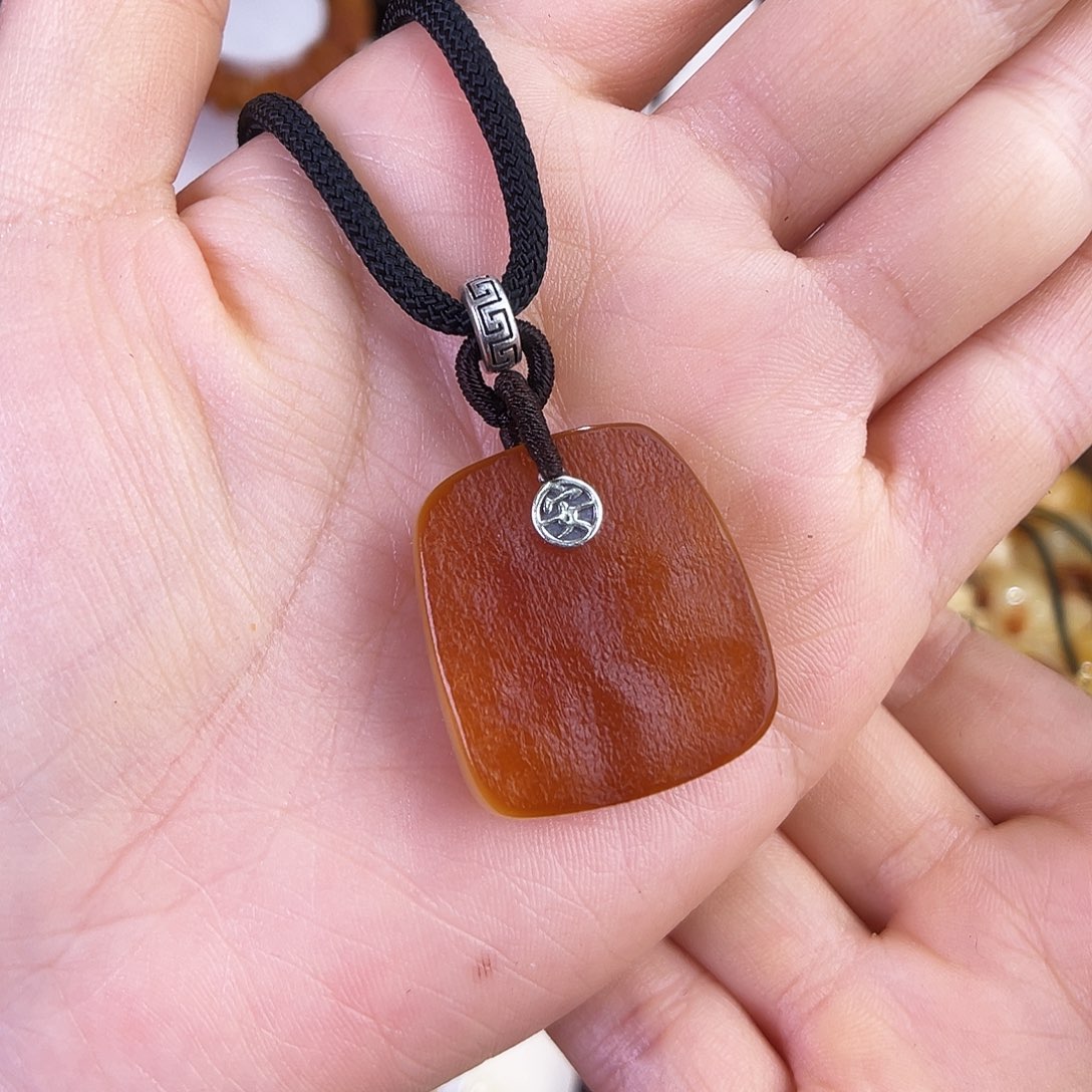 琥珀珠宝奇石未镶嵌，