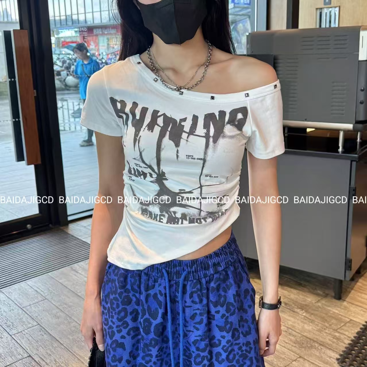 工厂店-（潮流不羁）夏季新款印花设计时尚休闲短款露肩T恤（6899）