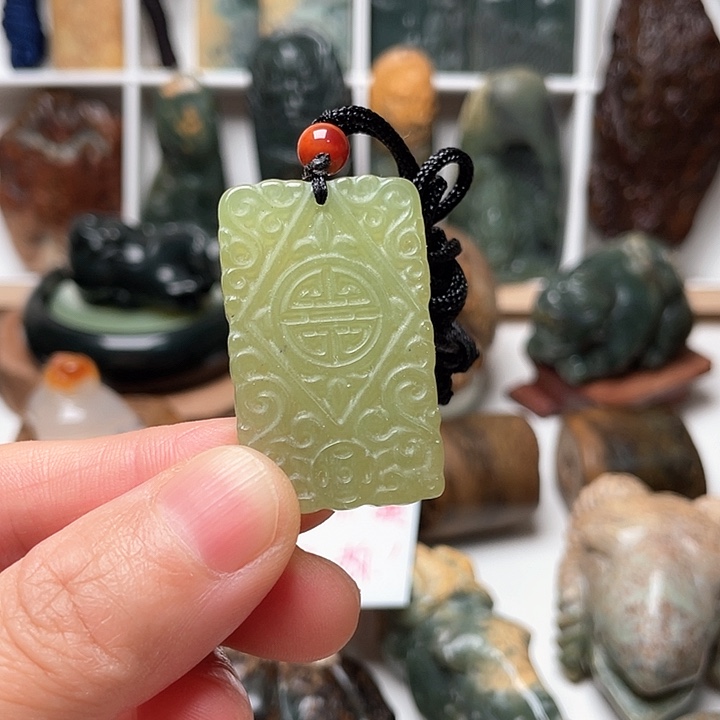 未镶嵌蛇纹石玉挂件