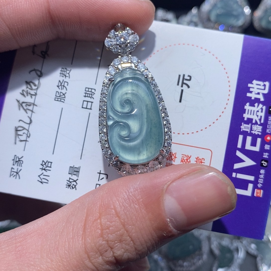 翡翠颈饰未镶嵌翡翠