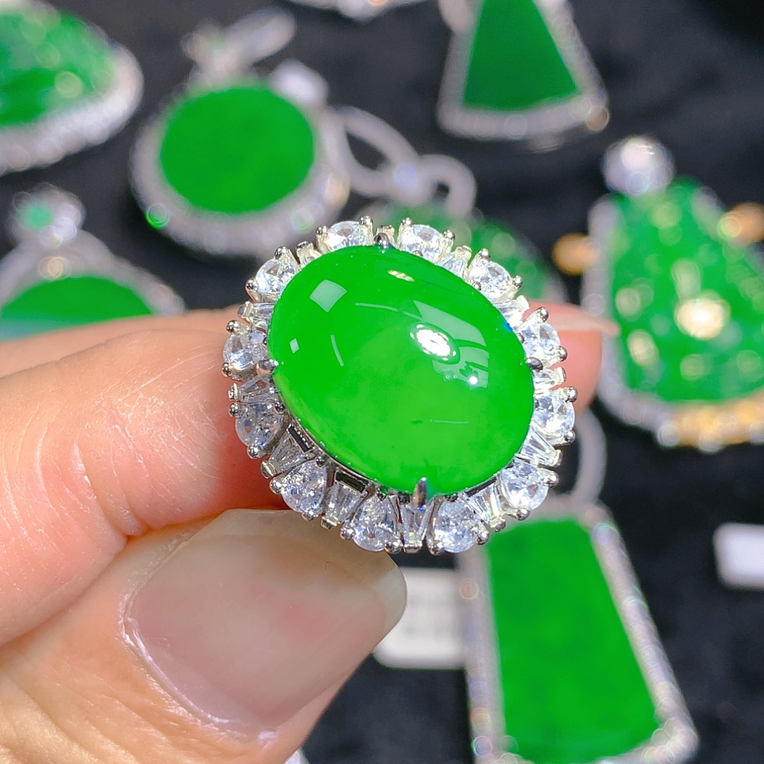 翡翠颈饰银S925镶嵌戒指