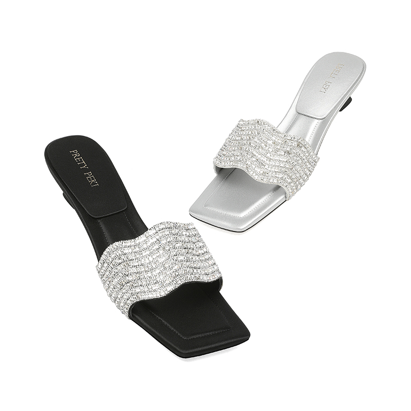 【跟高3cm】2025年夏季新款水钻方头平跟低跟凉气质时尚外穿