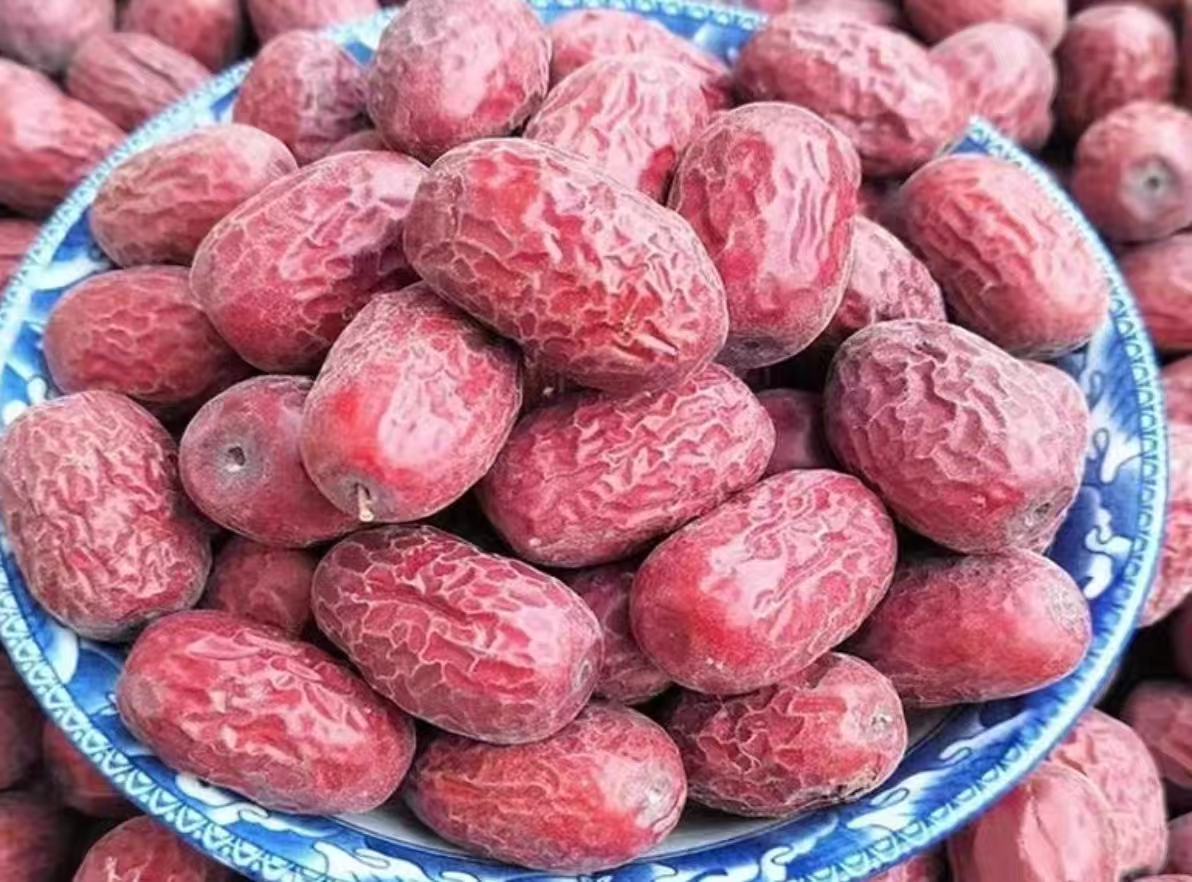 新疆和田带沙带土原生态灰枣