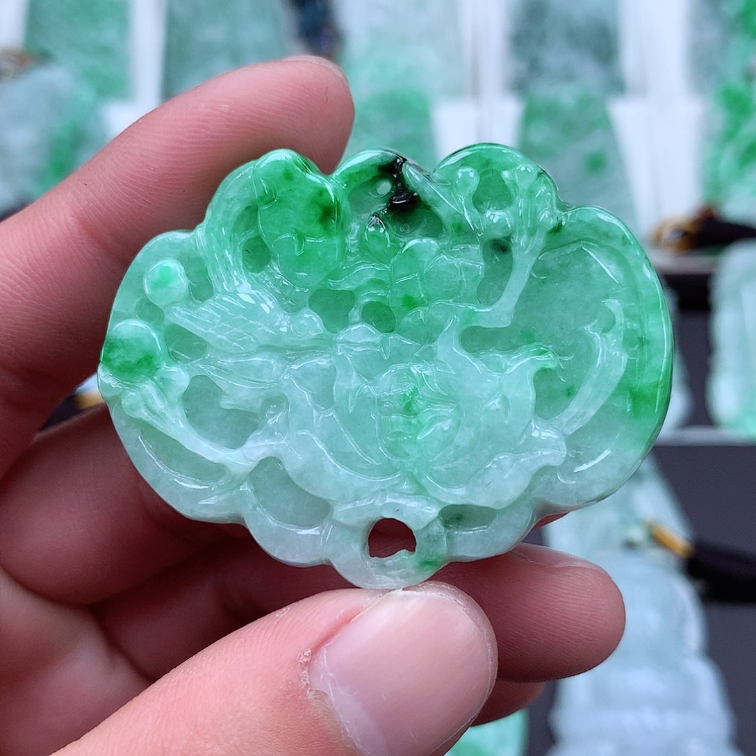 翡翠颈饰未镶嵌翡翠吊坠