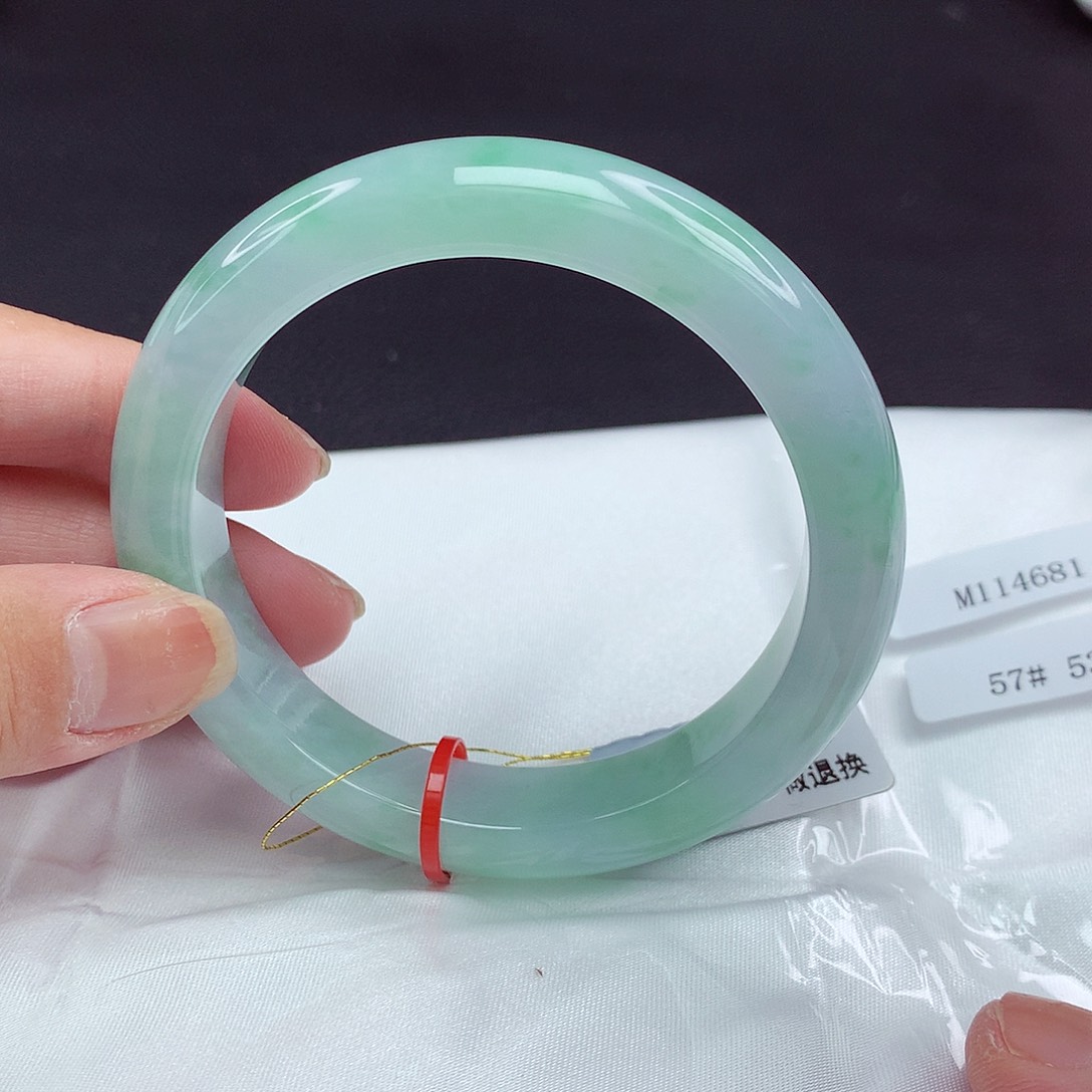 翡翠手镯未镶嵌57圈681