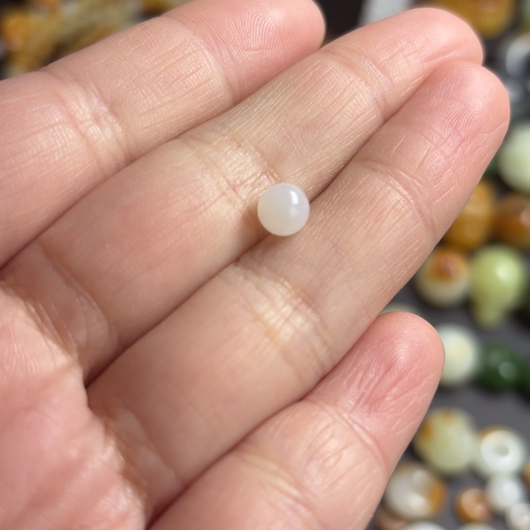 和田玉颈饰未镶嵌快***天