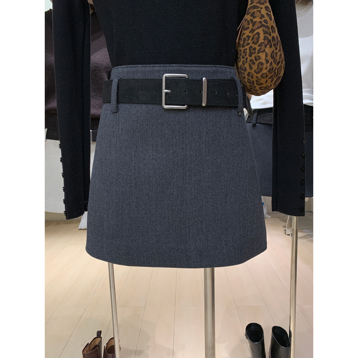 高级气质净版磨毛厚料半身裙高腰A字短裙秋冬时髦包臀靴裙配腰带