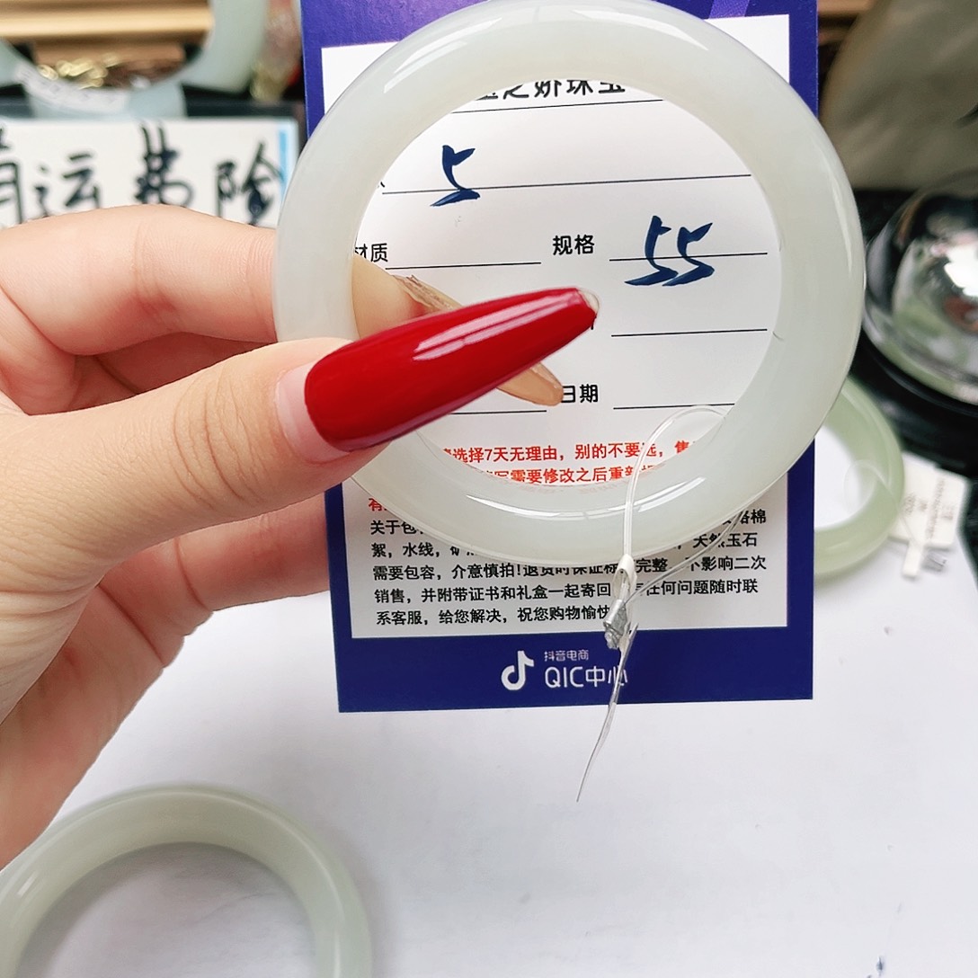 和田玉手镯未镶嵌甜**饱