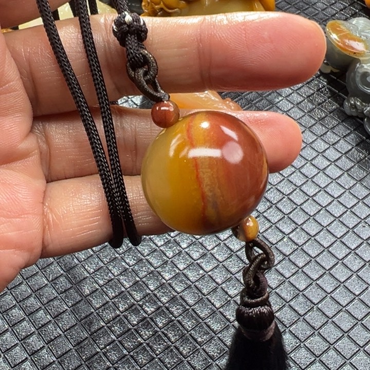 石英质玉（黄龙玉）颈饰未镶嵌