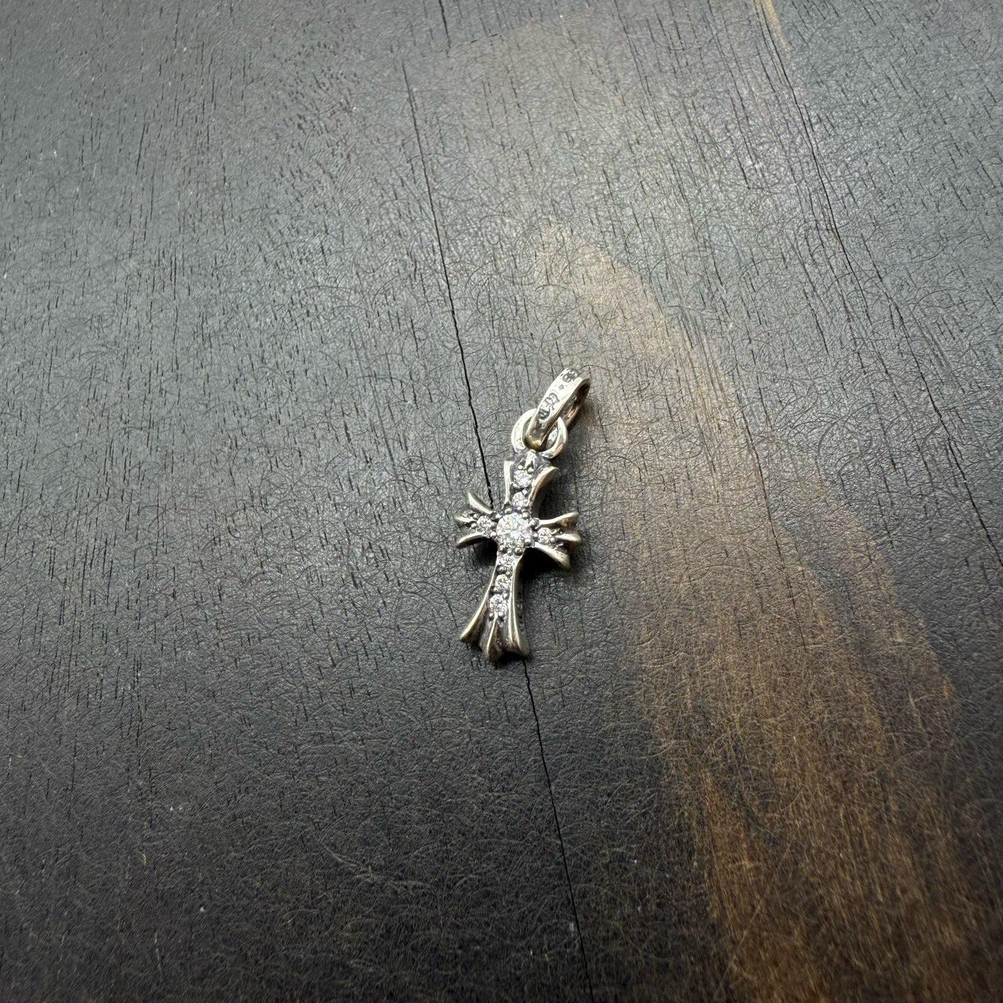 ChromeHearts 克罗心 白钻babyfat十字架吊坠