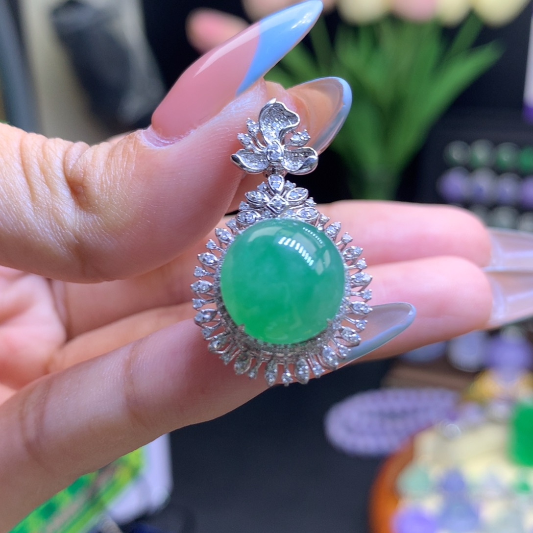 翡翠18K金镶嵌颈饰天然