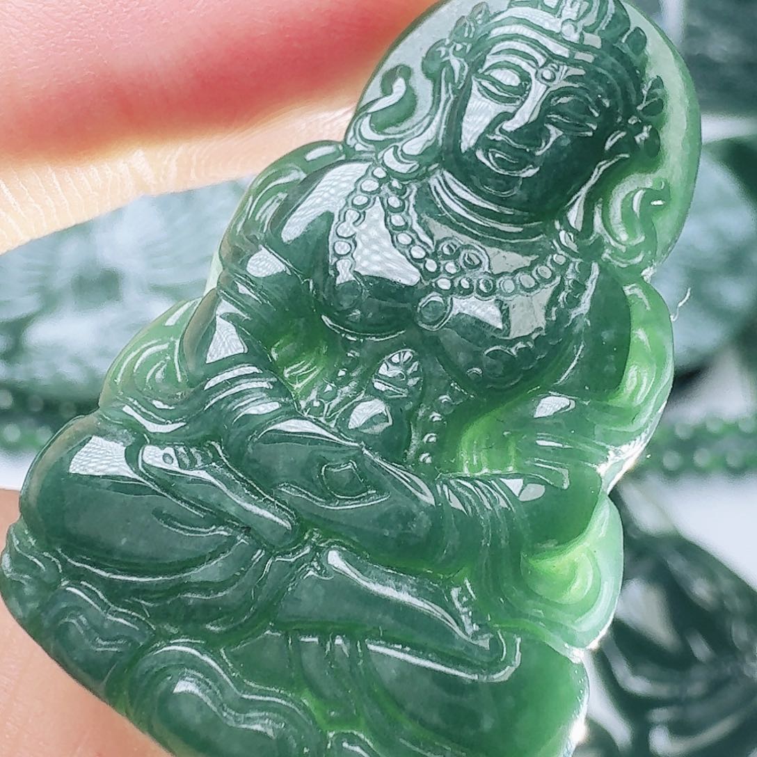 翡翠未镶嵌颈饰天然的A货翡翠多样性发其一 