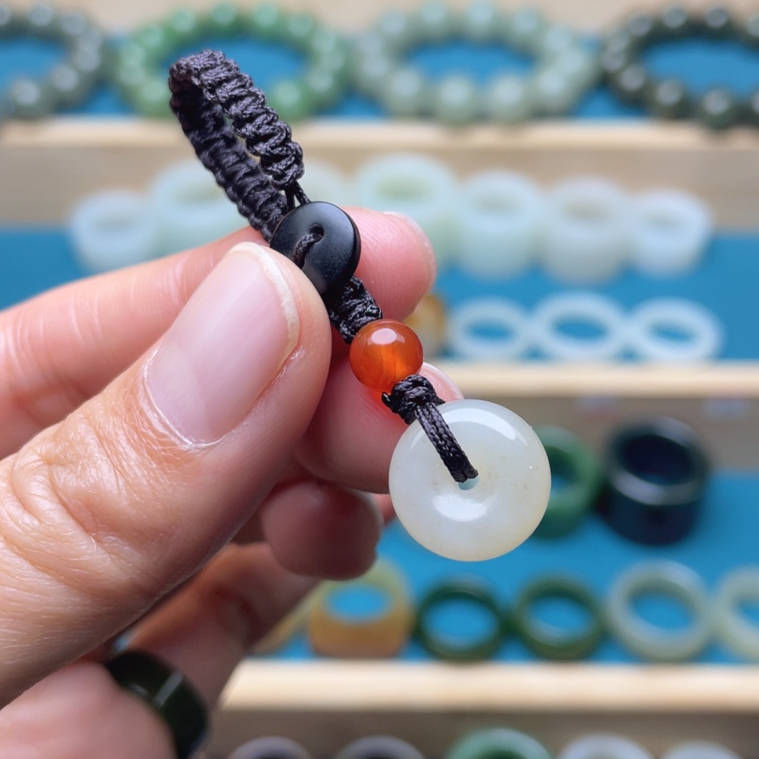 和田玉吊坠未镶嵌