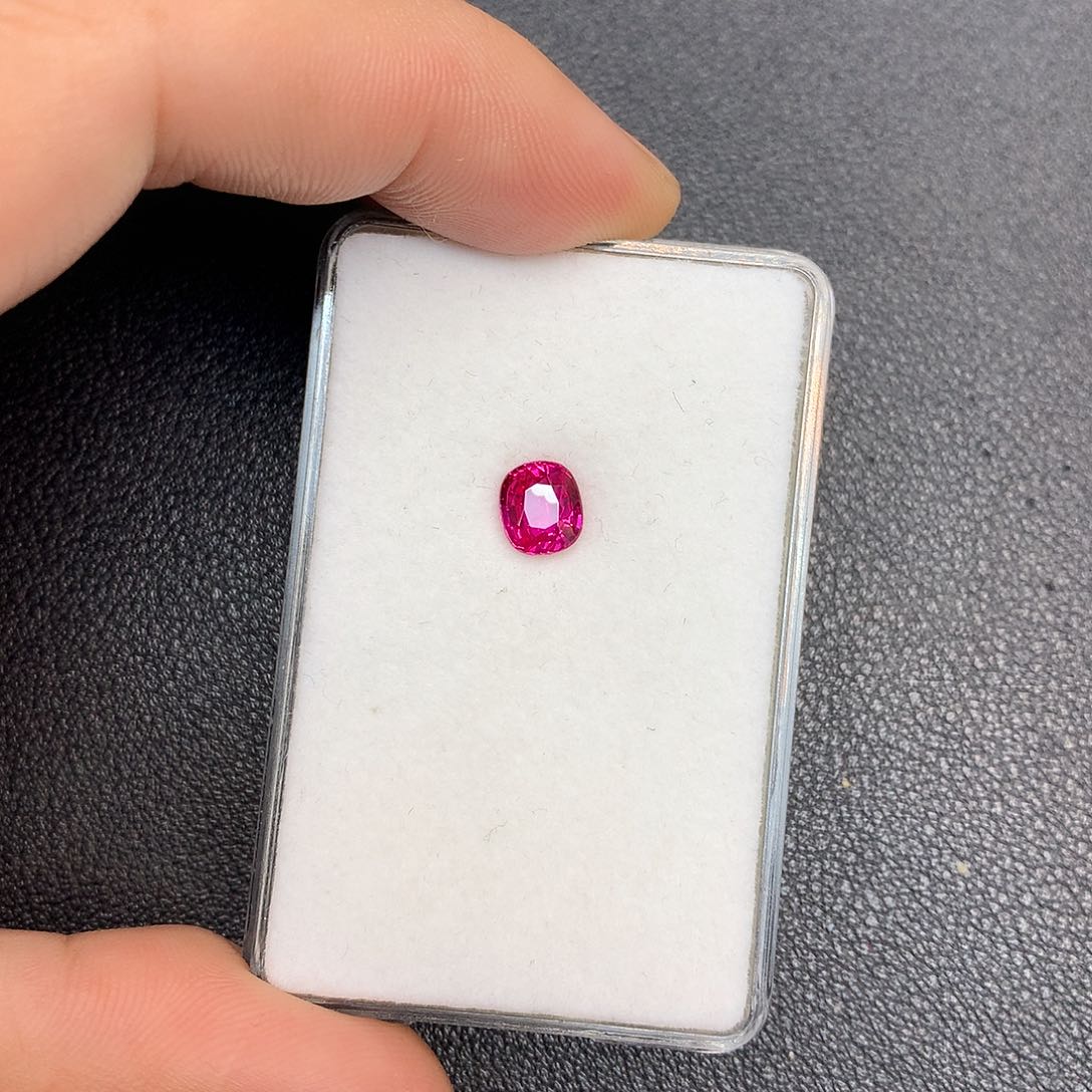 红宝石裸石未镶嵌