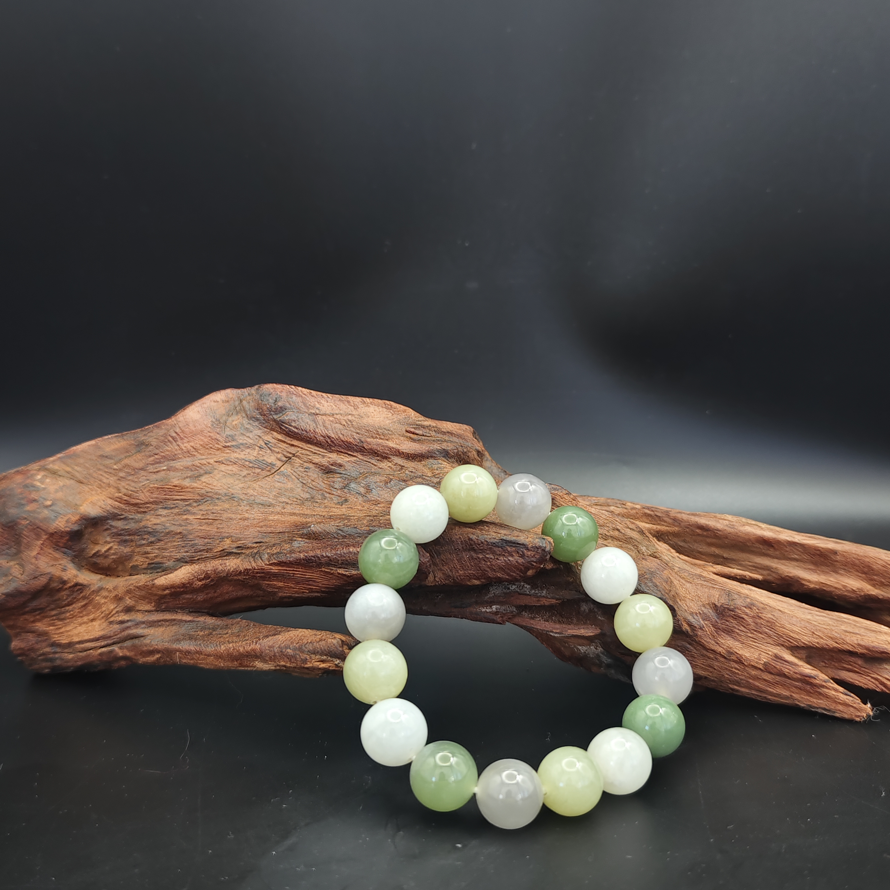 Q和田玉多宝圆珠手串（0411）