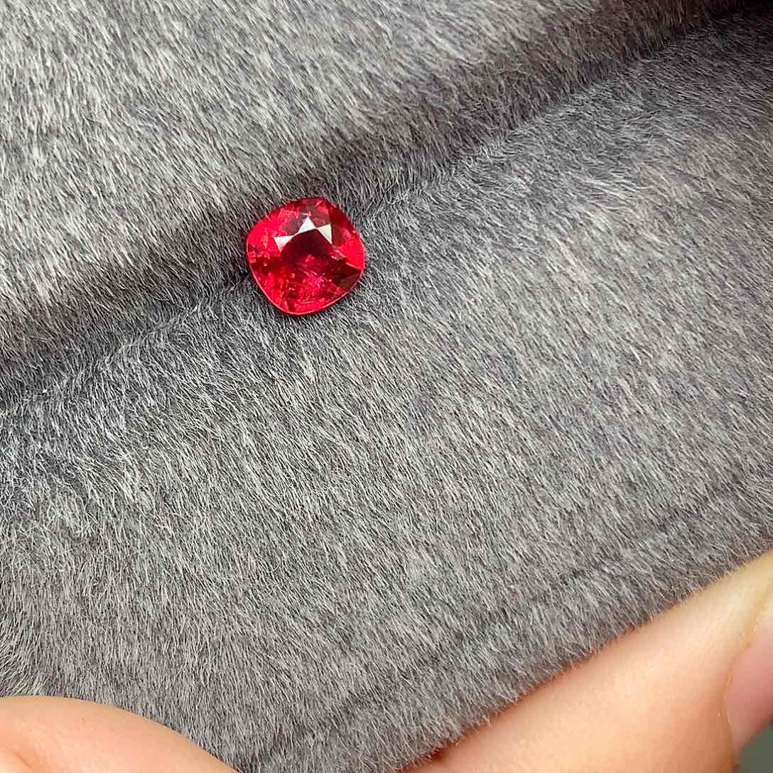 尖晶石裸石未镶嵌