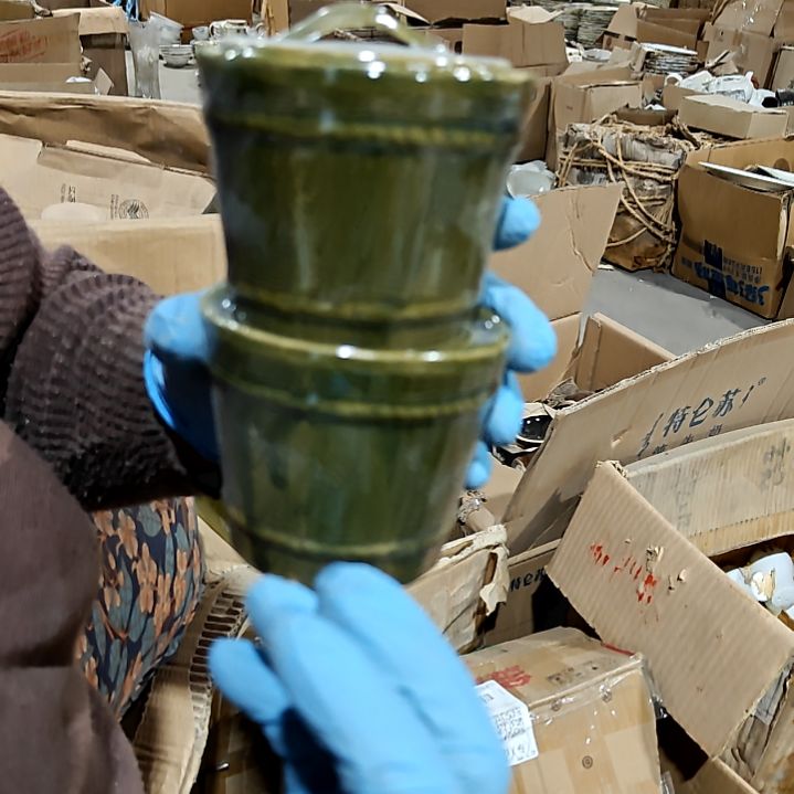 摆件盘子碗茶壶啥都有