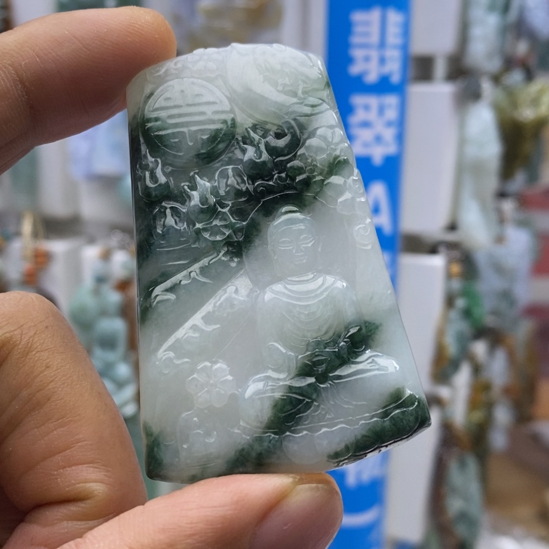 翡翠颈饰未镶嵌大日