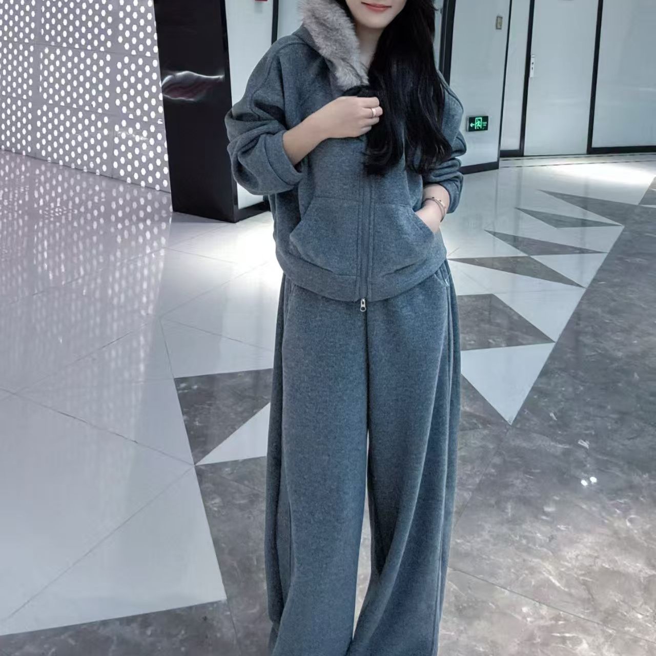 【婷姐家】8970冬季爆款连帽毛领加厚卫衣外套+阔腿裤气质百搭套装