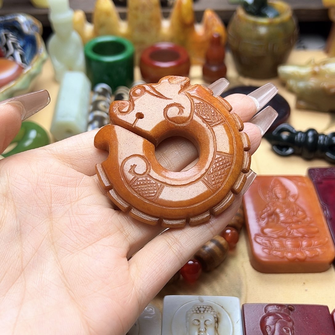 蛇纹石玉未镶嵌颈饰
