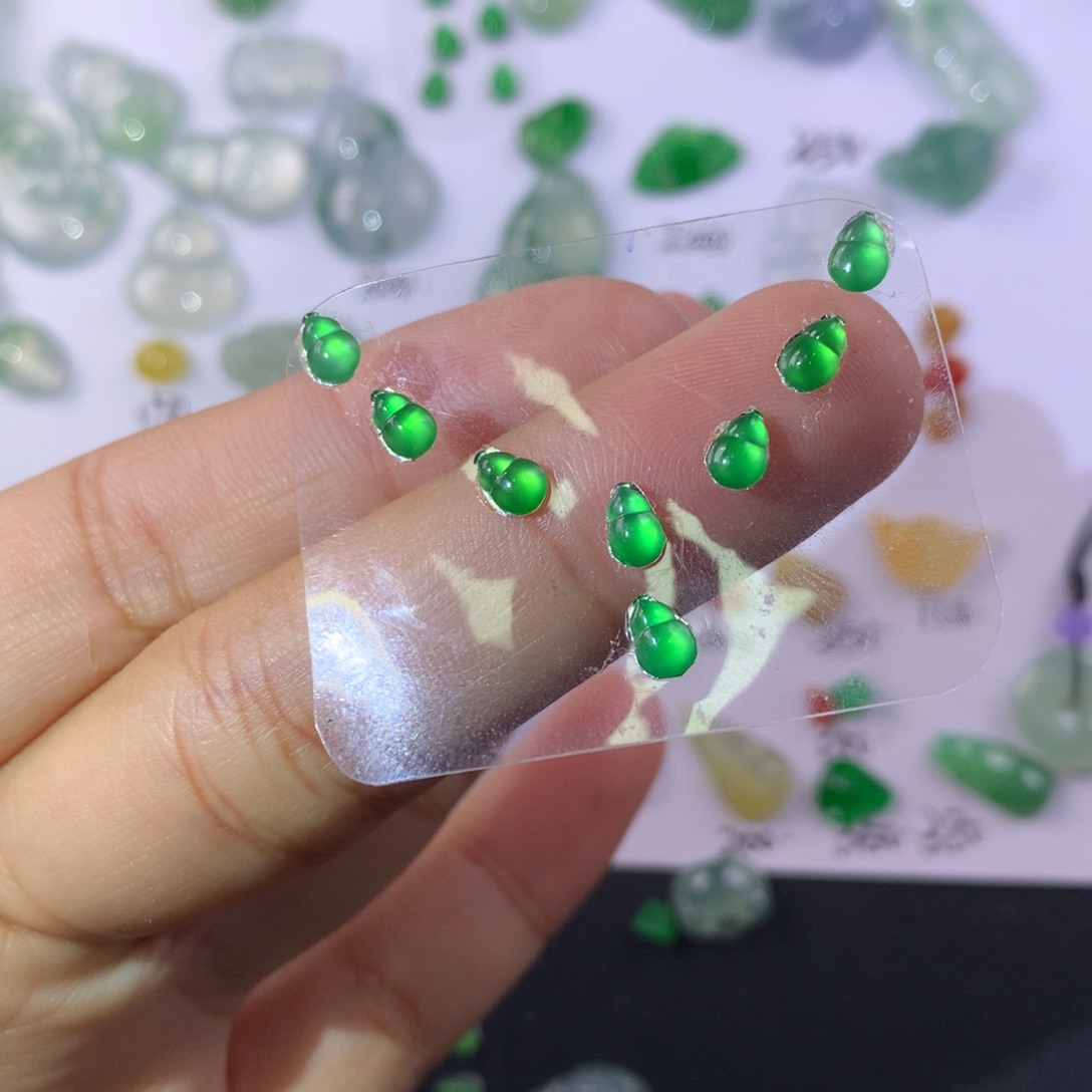 翡翠颈饰未镶嵌葫芦