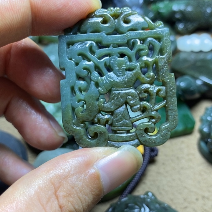 和田玉未镶嵌颈饰