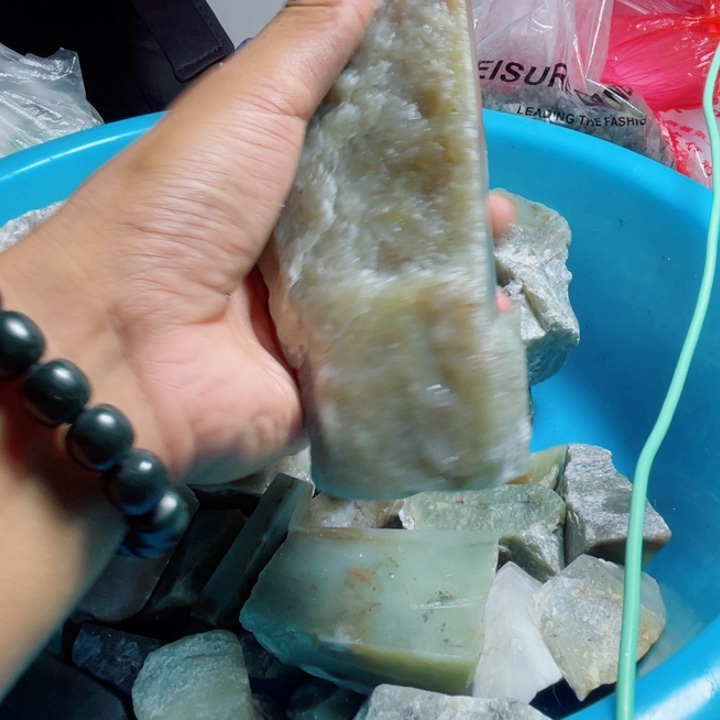 未镶嵌和田玉（糖玉）珠宝半成品