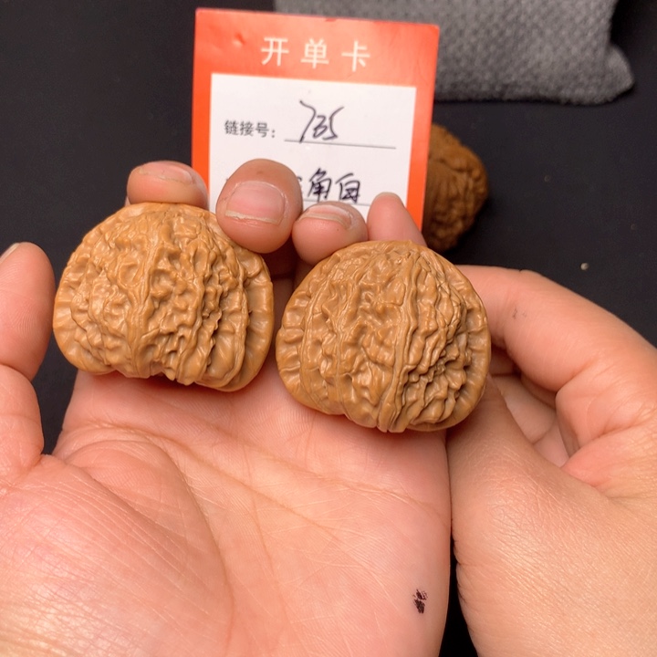 核桃把件精品白狮子42尺735