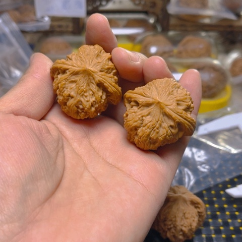 文玩核桃吊坠鸡心