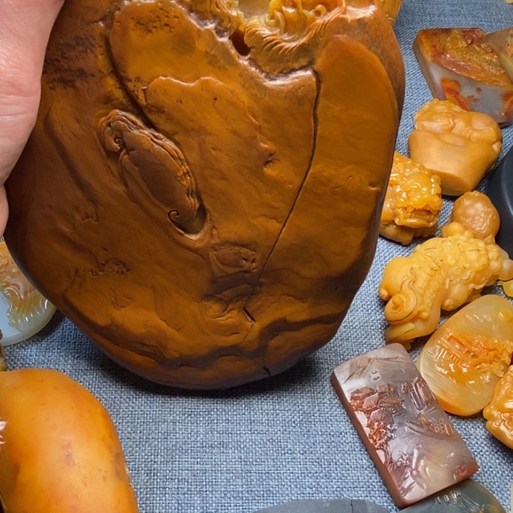 石英质玉（黄龙玉）合金颈饰