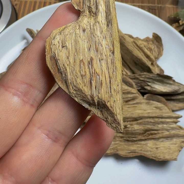 沉香沉香枕搏白虎斑棋2.12克