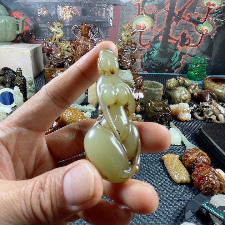 和田玉颈饰未镶嵌