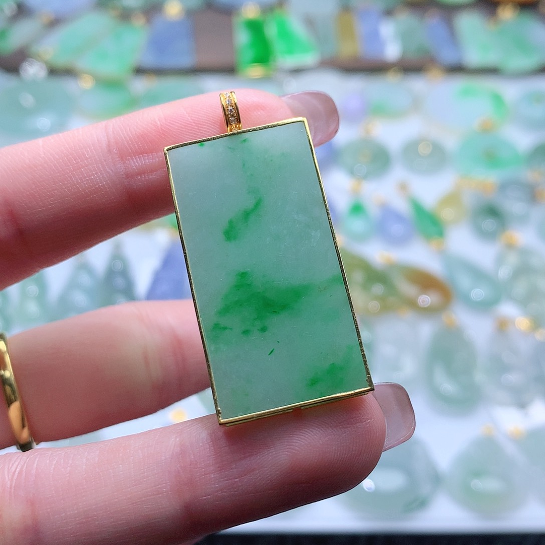 翡翠颈饰未镶嵌翡翠