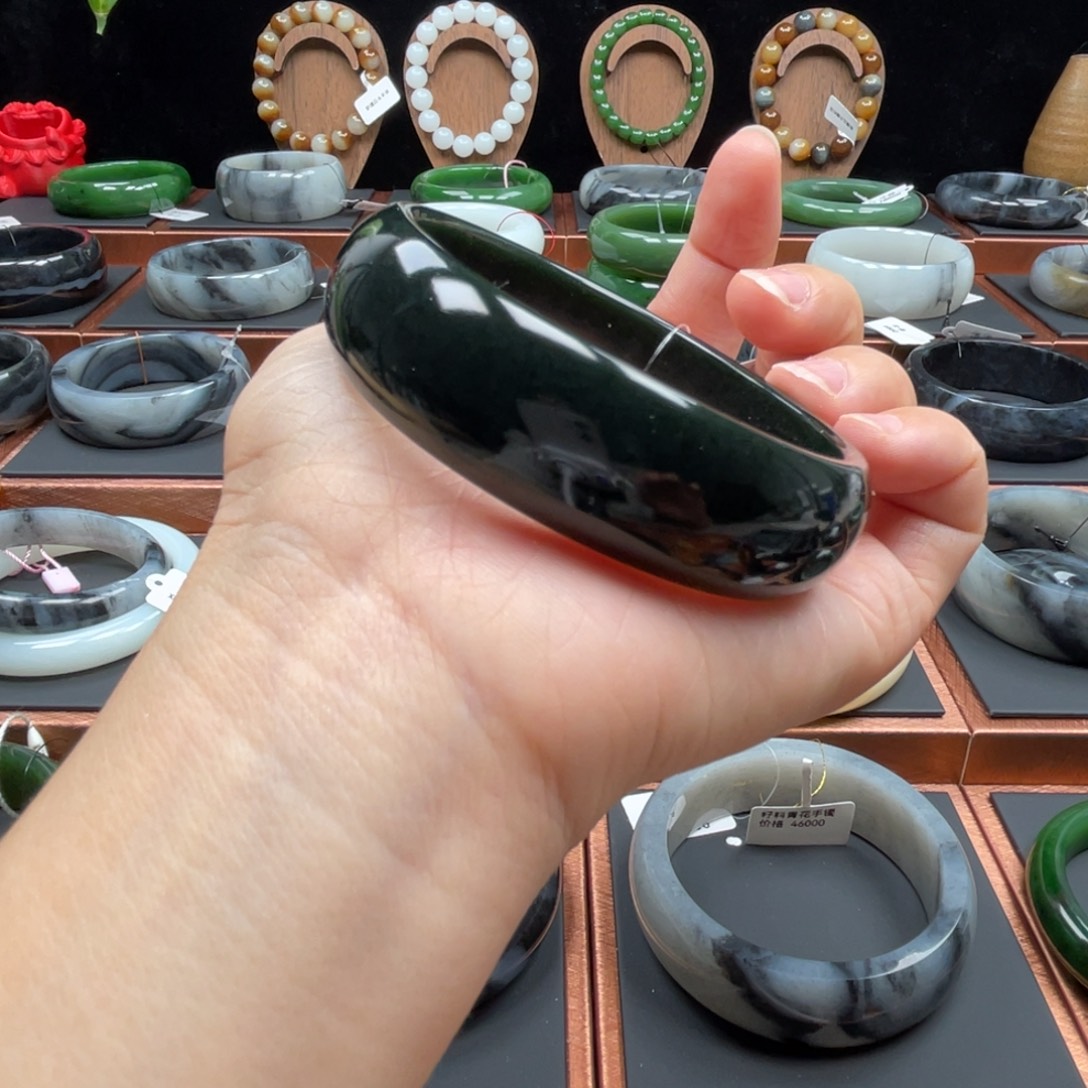 和田玉未镶嵌手镯