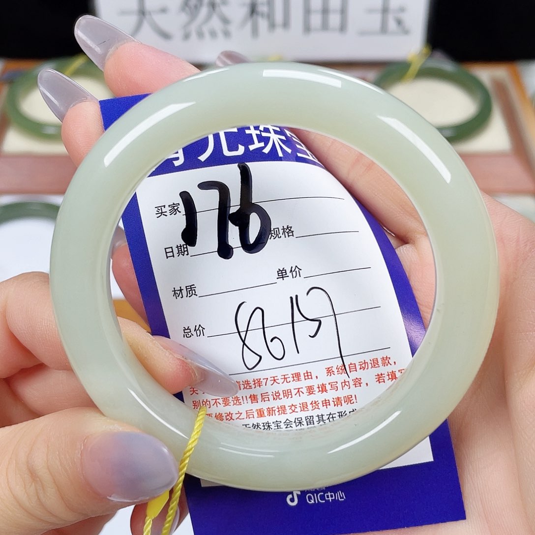 和田玉手镯未镶嵌