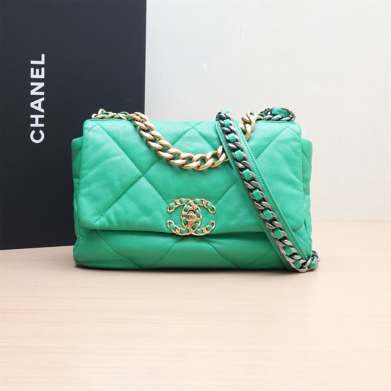 95新 Chanel/香奈儿 斜挎包 19BAG 26cm 绿色29开 P224622097