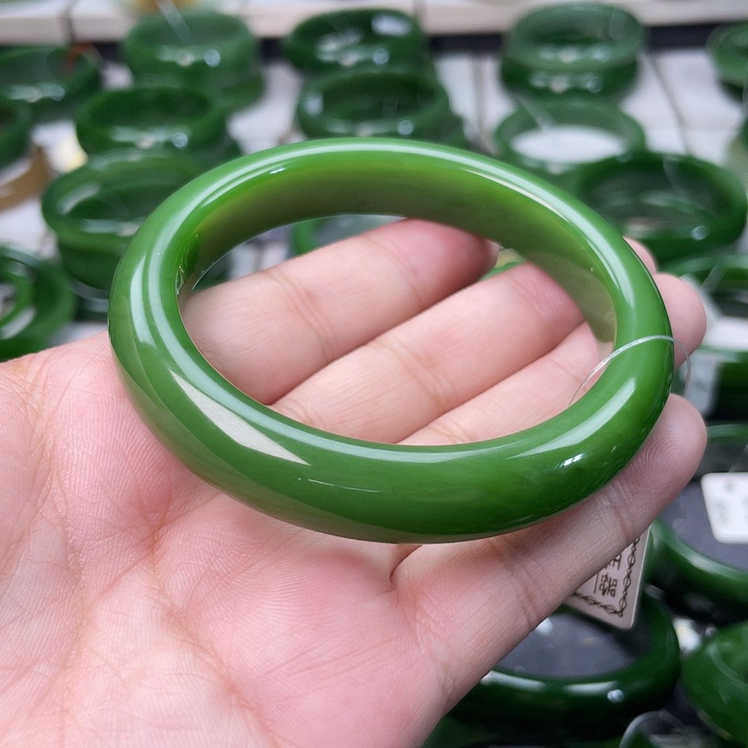 和田玉（碧玉）未镶嵌手镯