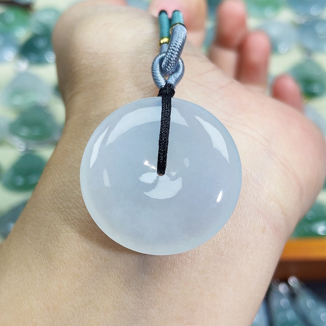 翡翠颈饰未镶嵌芳**姐吊坠