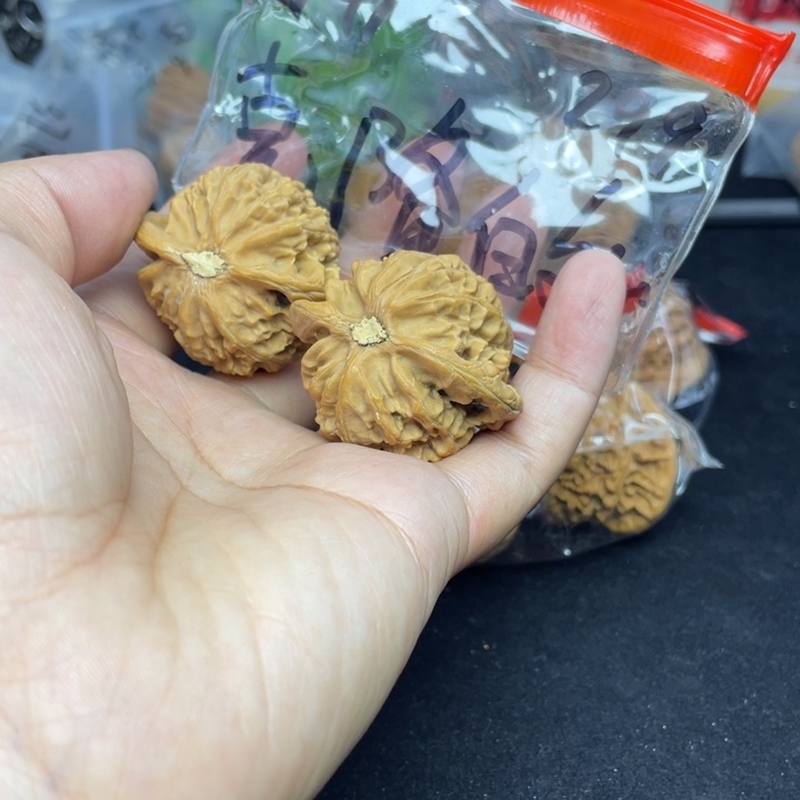 文玩核桃吊坠克**心宫灯