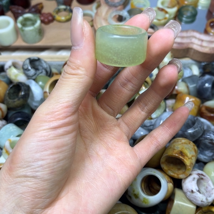 蛇纹石玉未镶嵌戒圈
