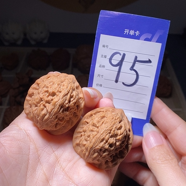 文玩核桃把件金牛37左右