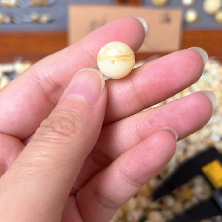 蜜蜡未镶嵌裸石12.7mm一个